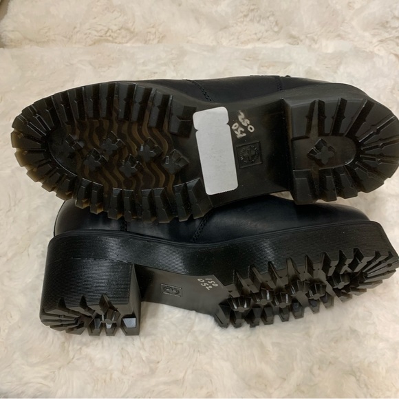 Dr. Martens ROMETTY WYOMING LEATHER PLATFORM CHELSEA BOOTS - Picture 15 of 16